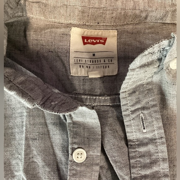 Levi’s Button up - Picture 3 of 6